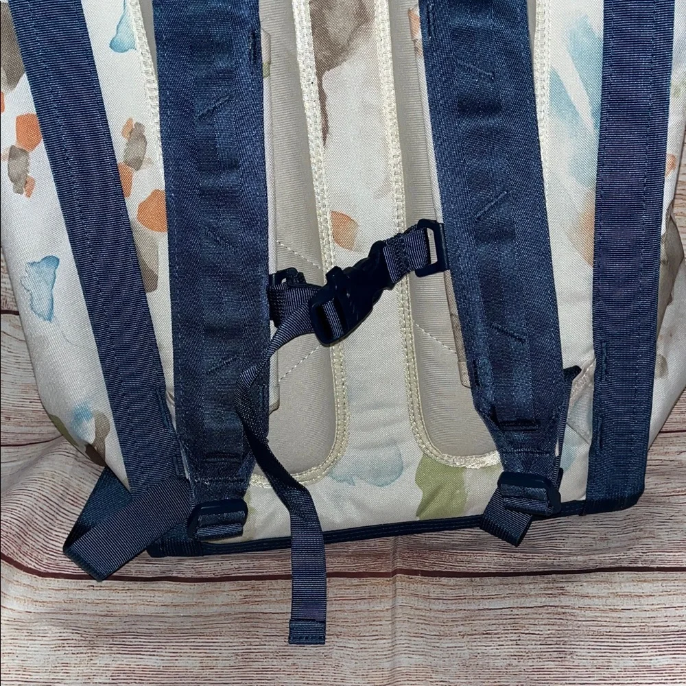 The North Face Roadsoda Waterproof Backpack - Picture 6 of 12